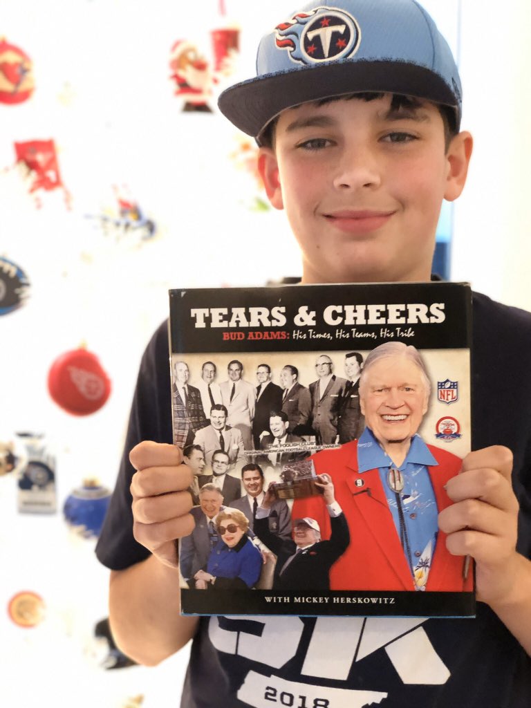 iamzapgirl's tweet photo. The Fifth Grader won this amazing book about the legendary @Titans founder #BudAdams from @TheRealPres10... THANKYOU!!!
βοΈ #TitanUp
βοΈ #Titans https://t.co/rUxLivha5Y