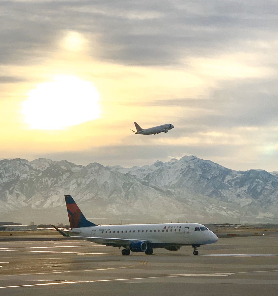 svinicki's tweet photo. @Delta beautiful morning flying into SLC #SkyMilesLife https://t.co/fId8sX20zL