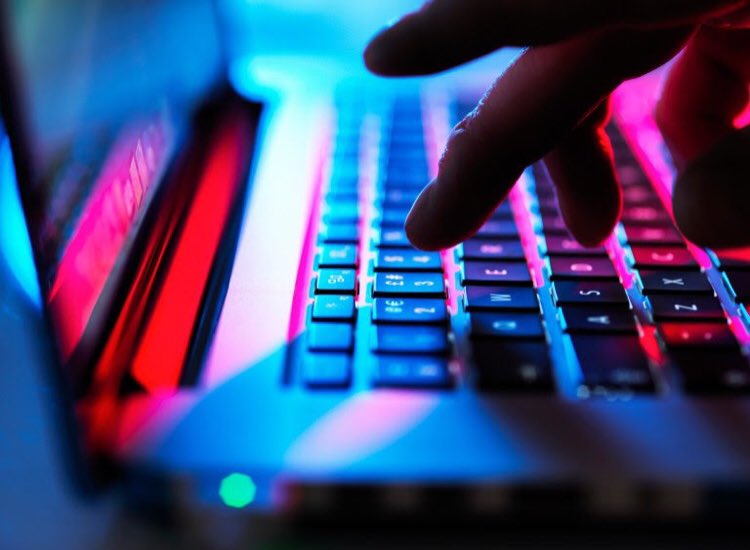 EVANVAERENBERGH's tweet photo. Je pense qu’il va devenir impossible de conserver notre anonymat! Il faudra s’y faire! Notre personnalité n’aura plus de secret! Une #IA pourrait nous identifier à la manière dont nous écrivons sur notre clavier ou téléphone portable! Une  #TypingDNA https://t.co/yRynXQIRHl https://t.co/209ca4U7W0