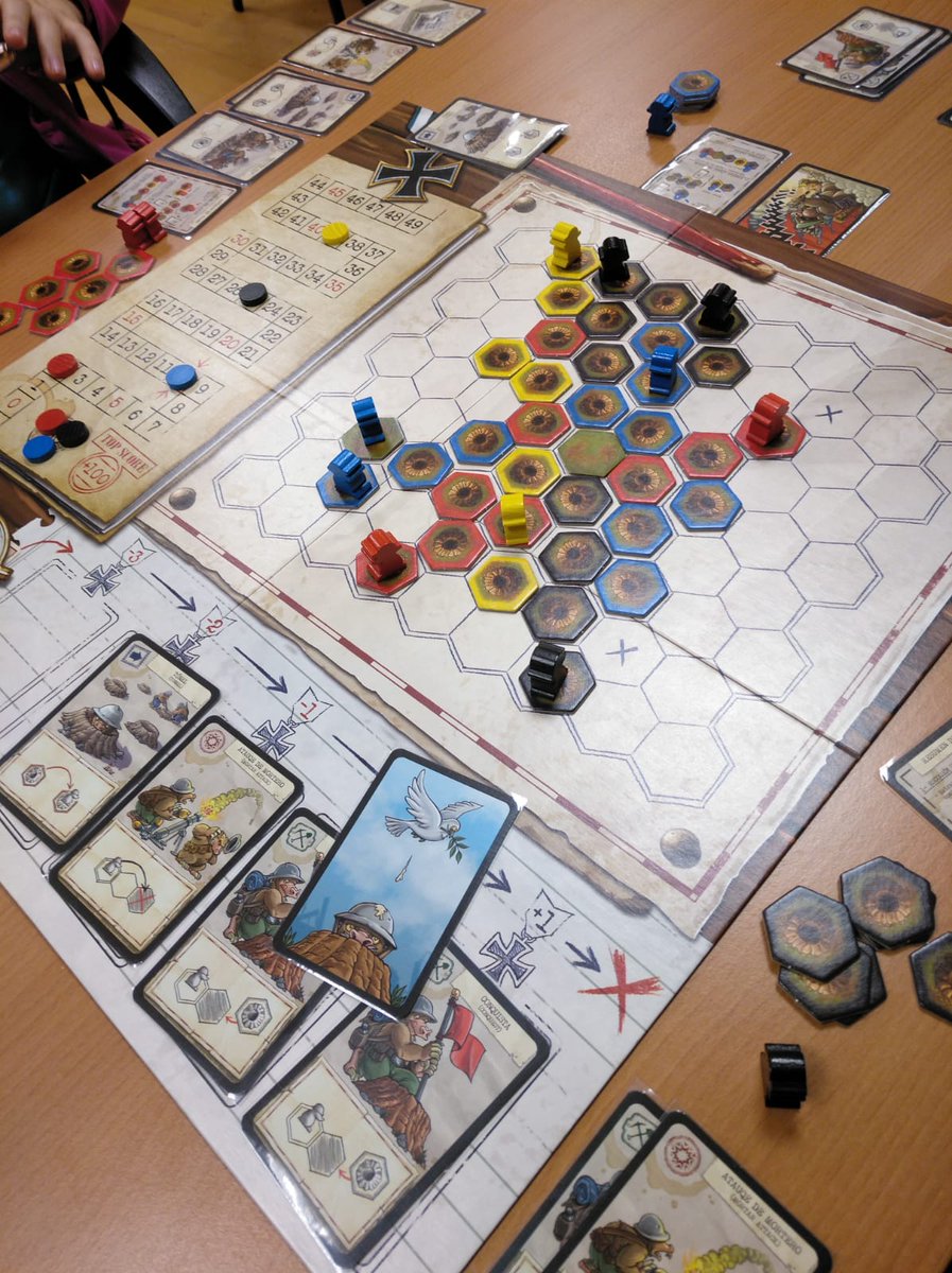 ludoducto's tweet photo. Para dar la bienvenida al año, qué mejor que una megasesion lúdica como la de ayer en @segoviajoven. Un absoluto dispendio de juegos: #UnPuñadoDeMeeples, #Topoum, #Coimbra, #SimboloArcano, #BunnyKingdom, #LoveLetter, #CodigoSecreto y #Timebomb Se puede pedir más? https://t.co/zXgdaW1v3k