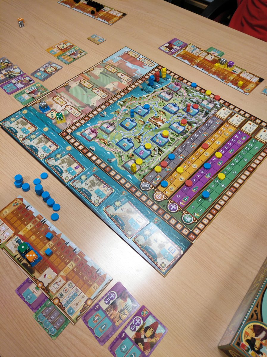 ludoducto's tweet photo. Para dar la bienvenida al año, qué mejor que una megasesion lúdica como la de ayer en @segoviajoven. Un absoluto dispendio de juegos: #UnPuñadoDeMeeples, #Topoum, #Coimbra, #SimboloArcano, #BunnyKingdom, #LoveLetter, #CodigoSecreto y #Timebomb Se puede pedir más? https://t.co/zXgdaW1v3k