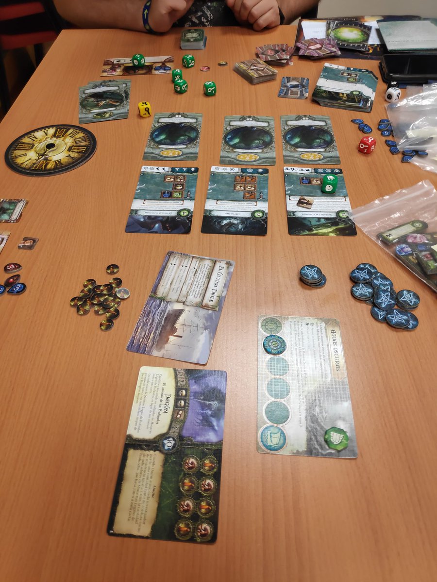 ludoducto's tweet photo. Para dar la bienvenida al año, qué mejor que una megasesion lúdica como la de ayer en @segoviajoven. Un absoluto dispendio de juegos: #UnPuñadoDeMeeples, #Topoum, #Coimbra, #SimboloArcano, #BunnyKingdom, #LoveLetter, #CodigoSecreto y #Timebomb Se puede pedir más? https://t.co/zXgdaW1v3k
