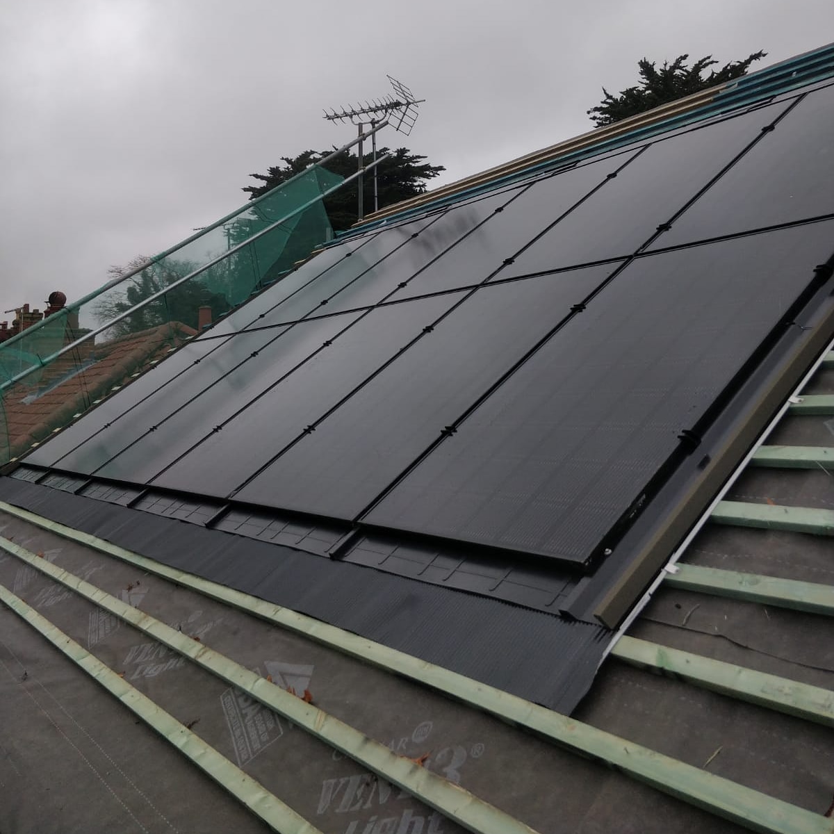 CRC_service's tweet photo. GSE in roof solar system completed this week in #ipswich
#SOLAR #solarenergy #solarpanels #greenpeace #greenplanet #SavetheWorld 
@GretaThunberg @Greenpeace @greenparty https://t.co/tUfb6C3BUU