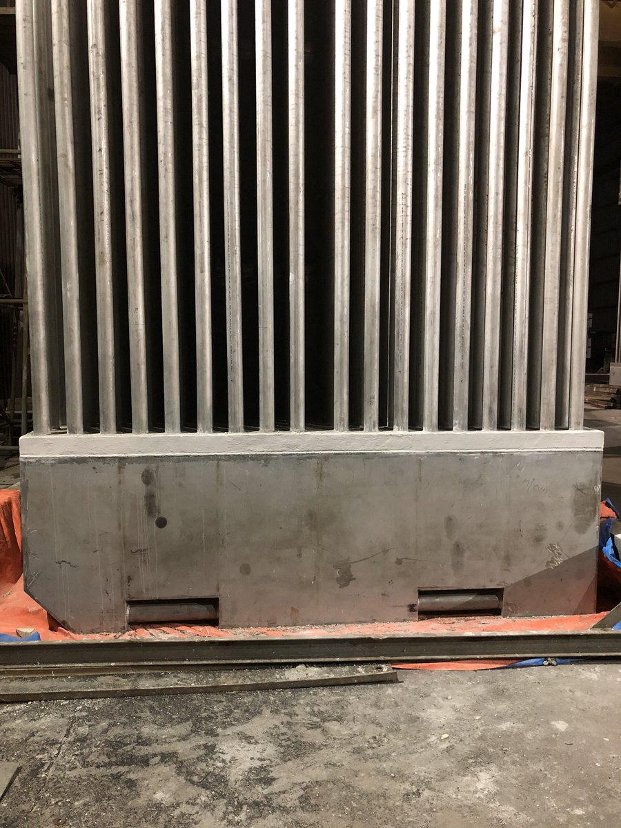 ref_solutions's tweet image. Heat exchanger lined on the inside of the tubesheet using self flow castable.