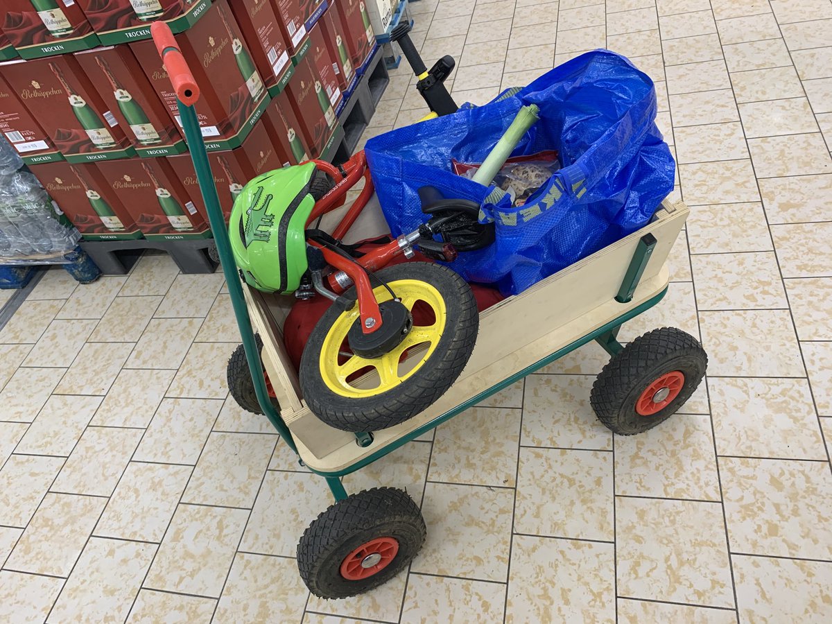 gisgeojack's tweet photo. Meine Antwort auf den #Klimawandel ist ein #Bollerwagen - da hat man seinen Kofferraum immer dabei. https://t.co/vW0LD9Mh2m