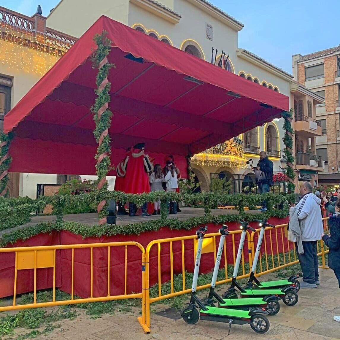 blinkeecityESP's tweet photo. Enguany els Emissaris Reals arriben a L’Eliana amb els vehicles ecològics i 100% elèctrics https://t.co/FMUxe9yXGR!😄Tu pots llogar-los a diari per minuts, descàrrega la nostra app i... A viatjar! 🛴🛴🛴 https://t.co/PmHUktlnl9 https://t.co/QUWrD6amMk