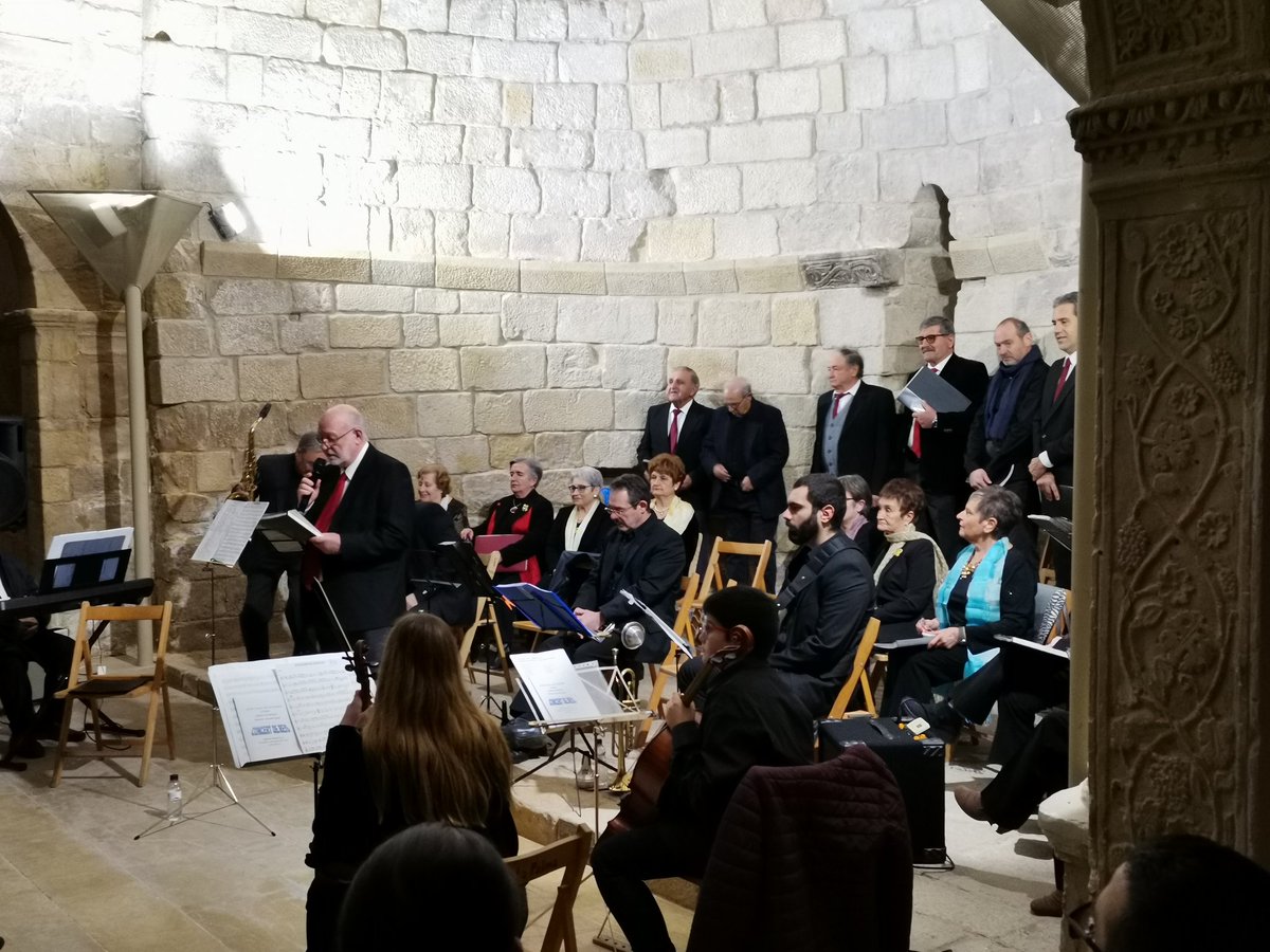 MarinaRojals's tweet photo. Avui al tradicional Concert de Reis a càrrec del Grup Coral de la Palma d'Ebre i el grup de musics locals #concertdereis #tradicions https://t.co/pVp9tYwoOU