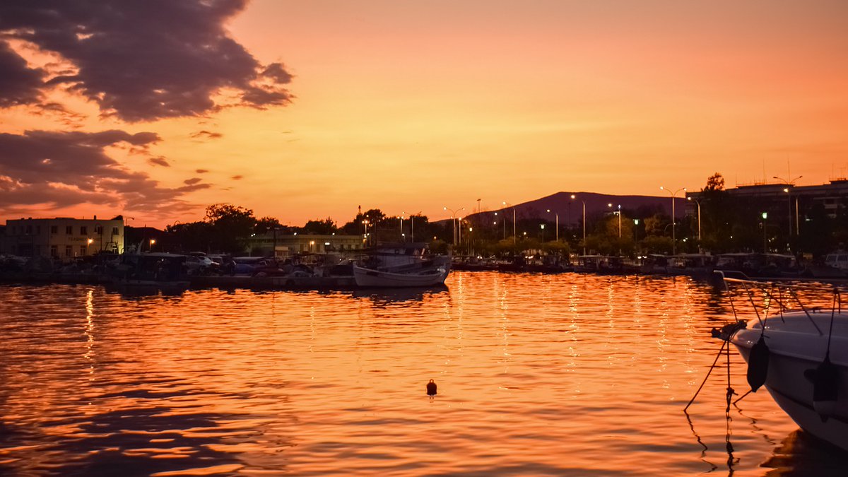 SeeUAround4's tweet photo. Βόλος, Ελλάδα - Έχει το τρίτο μεγαλύτερο λιμάνι της χώρας, μετά τον Πειραιά και την Θεσ��αλονίκη ⛴️⚓
°
#funfacts #Volos #Travel #Greece #port #traveling #travelingram #travelphotography #sea #Θεσσαλια https://t.co/mAdNJAwtLs