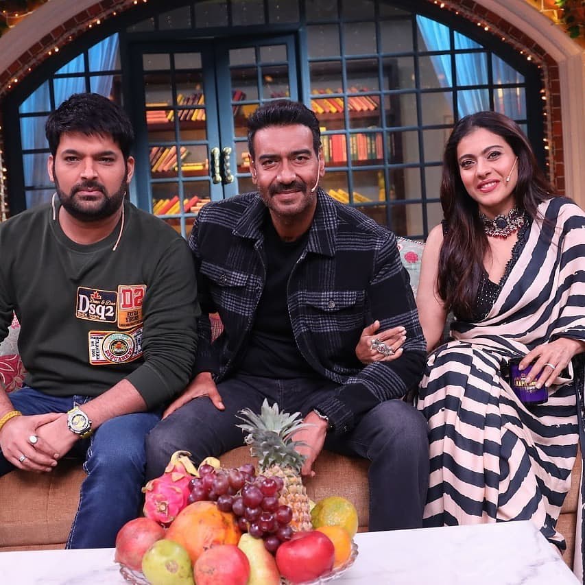 roopa_14sh's tweet photo. It's always so much fun to watch you crazy queen @itsKajolD and @ajaydevgn ♥️ together in #TheKapilSharmaShow @KapilSharmaK9 @kikusharda Laughter riot.👌😂😂😍 #Kajol #AjayDevgnKajol #TanhajiTheUnsungWarriror #TKSS #TanhajiOnTKSS https://t.co/V5qfk4Iaeu