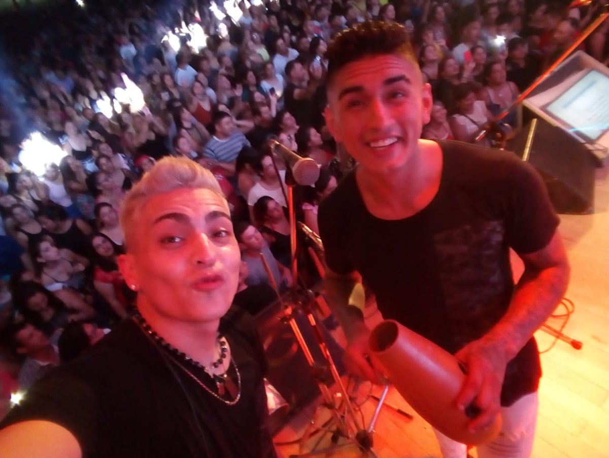 bosio_micaela's tweet photo. Fue una terrible noche ❤ siempre los mejores @qlokuracba @jonigutierrez20 @elnachotello https://t.co/lnbFBvGwrf