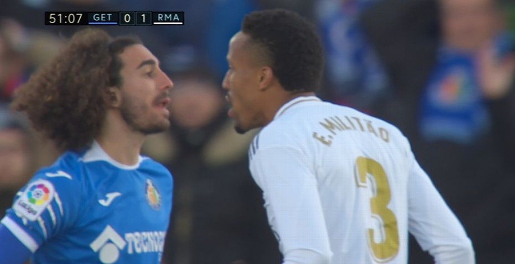 carrusel's tweet photo. 🚨OJO A LO QUE CUENTA Javi Herráez

➡️Cucurella le habría dicho a Militao "Cállate puto mico" en pleno partido

Ese 'mico' en catalán es mono; el acta no refleja nada, veremos si el Madrid lo denuncia ante el Comité de Competición https://t.co/fKn1pfUSlW