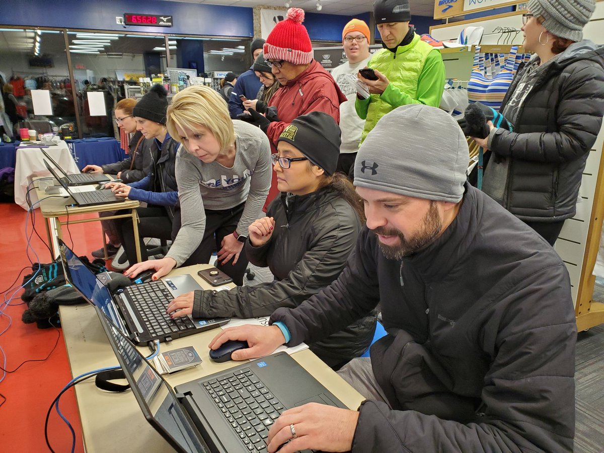 RunLincoln's tweet photo. Are you in? These runners are! #RunLNK #LTCSignUpSaturday https://t.co/IFA8FBGY66
