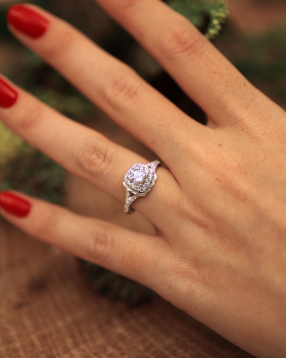 CoastDiamond's tweet photo. This stunning halo maximizes the impact of this half carat diamond. #showyourcoast
Style number: LC6026-050
#mesmerizeher #coastdiamond #haloring #romanticring https://t.co/HwzVCmpEA6