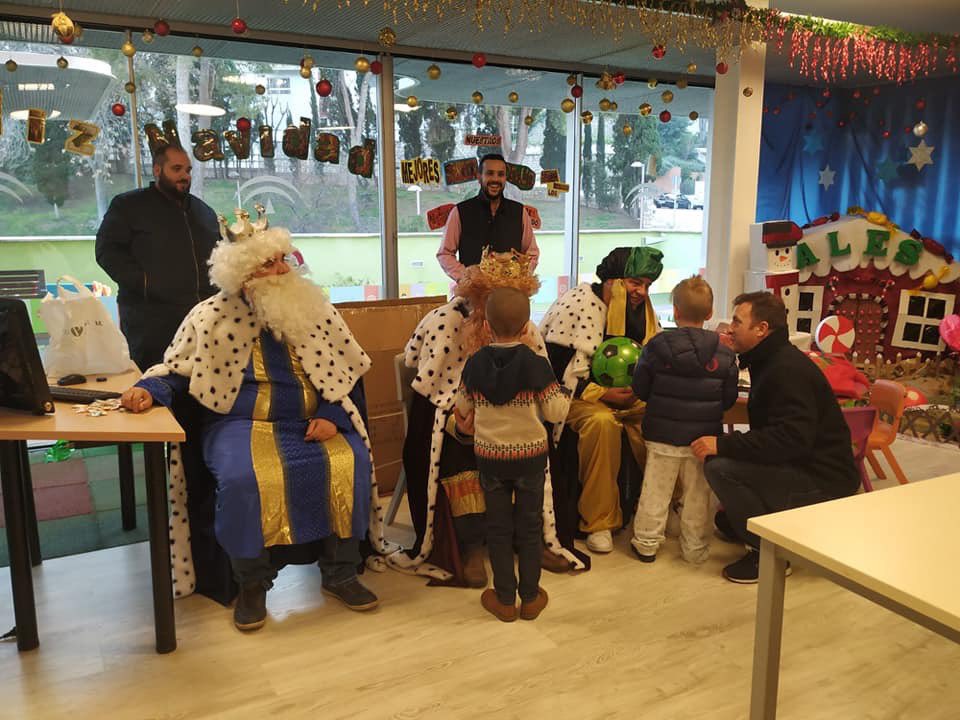 asociacionales's tweet photo. Ayer fue un tarde muy especial en nuestro #JardíndelosSueños, ya que tuvimos la visita de sus majestades 👑 #LosReyesMagos. 
(...) https://t.co/AMSBJeKqwd