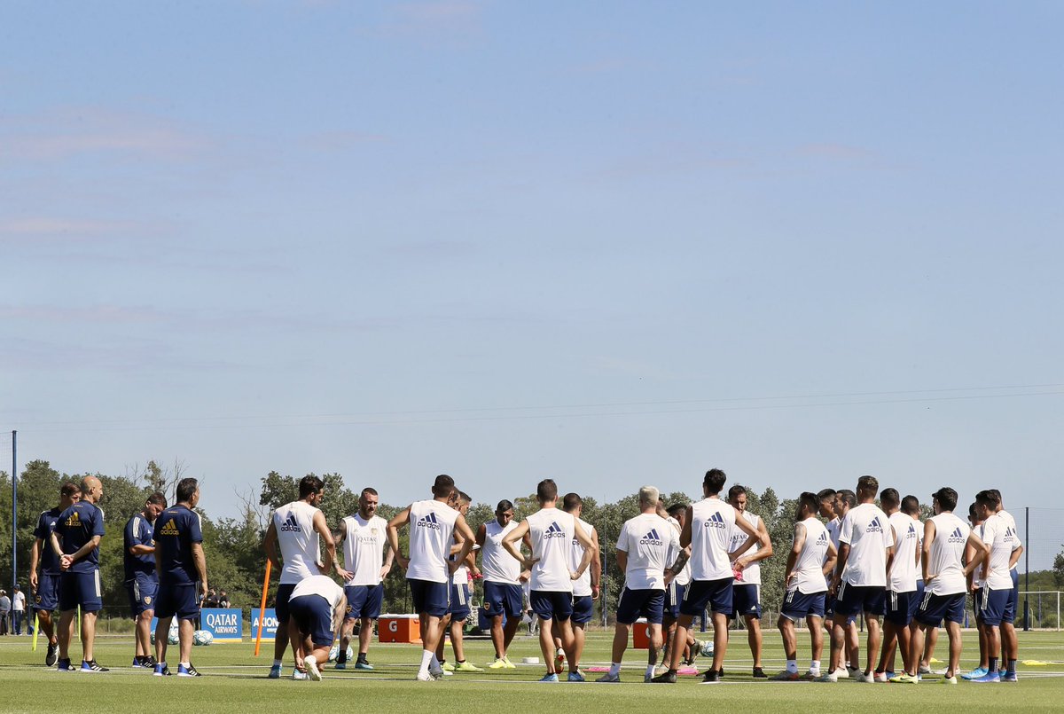 BocaJrsOficial's tweet photo. [PRETEMPORADA] El equipo de Miguel Russo completó el primer turno del día en el predio de Ezeiza. Hubo gimnasio, ejercicios en el campo y contacto con la pelota.

#VamosBoca 👊 https://t.co/cOOTn80c4q