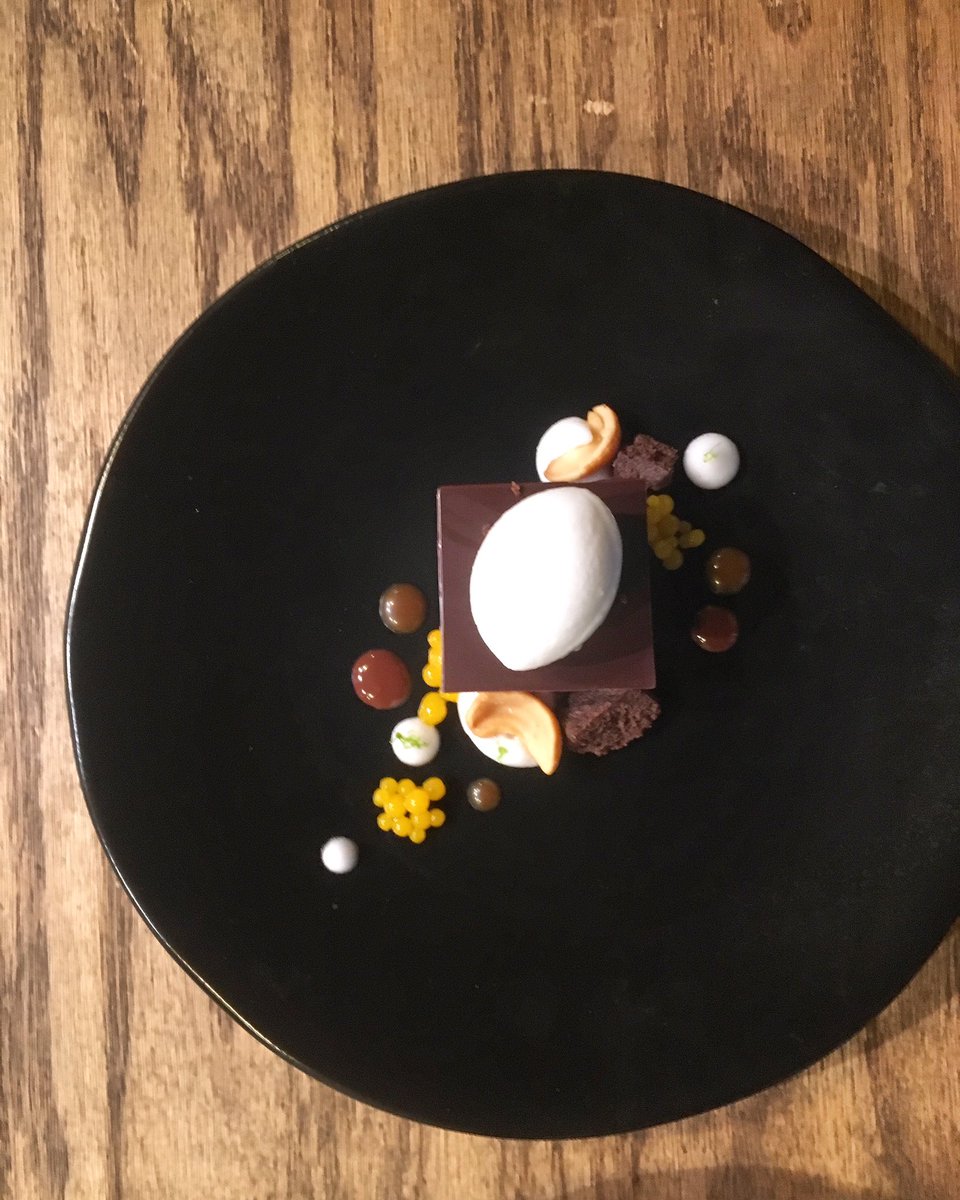 RecolteDessert's tweet photo. ORIGIN - Dark Chocolate, Coconut, Mango, Lime, and Cashew.

#dessertfirst
#cacao https://t.co/MAxPedjovP
