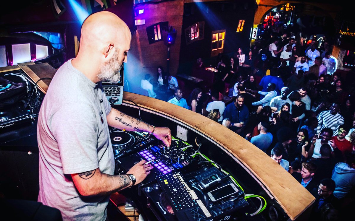 Tonight !!! Ce soir !!! Overdose Chill <a href="/BalajoParis/">LE BALAJO PARIS</a> <a href="/le_balajo75/">Le Balajo</a> <a href="/DirtybeatsParis/">Hustle and Flow</a> 🔥
Hip-Hop, Trap, Dancehall, Latino 😎
23h / 6h 💪🏻