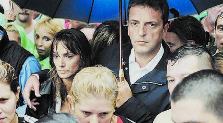 edufeiok's tweet photo. Gran apoyo hace 5 años de @MalenaMassa y @SergioMassa en la marcha de Nisman. Apoyando la República. https://t.co/lhY7rVsXvf