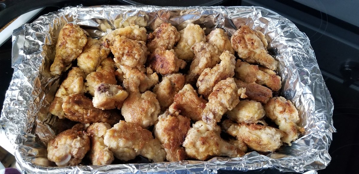 fishergirl39's tweet photo. Homemade #chickenwings &amp; #drumettes #yumm https://t.co/Jur1hmuLQO