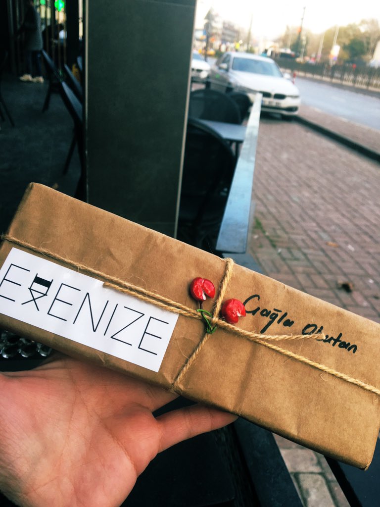 caglaland's tweet photo. Bugün iş yerine ilk defa adıma hediye geldi, hem de exenize’dan. Bir filmi hayata geçirebilirsem eğer, Exenize’ı mutlaka kullanıcam. @exenize https://t.co/a3sjqUPUsd