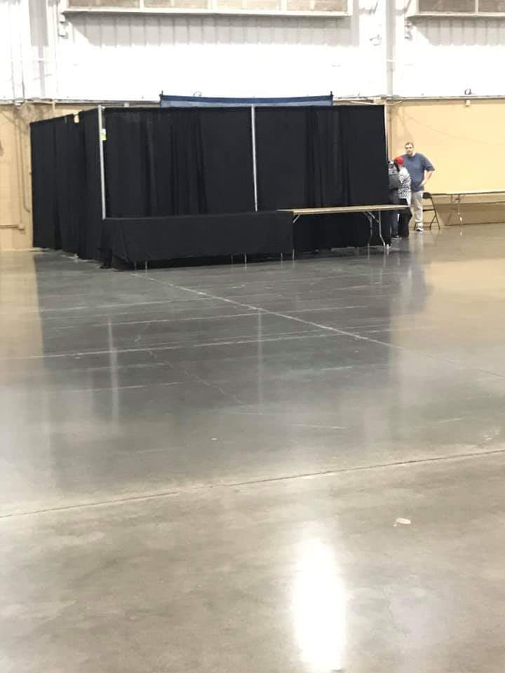 Tha_Mist's tweet photo. π’π’Uhhhhh...π’π’
π’#FanfestNashvilleπ’
Pictures from INSIDE thanks to CM!
Pic #1: the, uhm... convention floor.
Pic #2: the Ahhhh, Single Photo Op Booth.
Pic #3: the...Mmm... Panel Stage.
Pic #4: Uhhhh, Soda Pop Stand?
πππΆππ€£
#fanfest #fanfestevents #ffnashville https://t.co/KHdftAYwnF