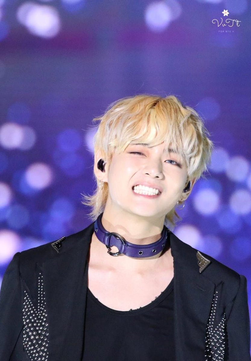 6038Hiroo's tweet photo. #weloveyoutaehyung we are with you taehyung, do not feel sad why if you are we are the armys too, love you tae tae the boys are with you you are the best, do not let that beautiful smile take it away from that pretty face.  We're with you Kim taehyung we love you💜 https://t.co/DM8Mv2RTOL