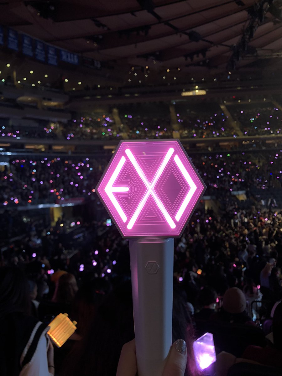 layksccp's tweet photo. Me juraram que o EXO era flop e que não sabiam se sustentar em charts. Quando exol reclamou, o outro fandom falou que éramos dramáticas. Cadê elas agora quando as verdades são reveladas? Desde 2017 hein #엑소엘_기계랑_싸워서_이겼지 https://t.co/LYa3WeIXHe