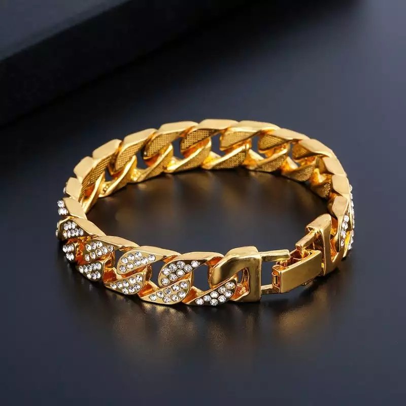 Mamzi024's tweet photo. I stocked these jeweleries due to popular demand
Pics A-C
Cuban Link Necklace #3500
Bracelet #2000
Pic D:Magnetic stud earrings #1200 per pair. Nationwide delivery. DM is open for business.
@yeankhar @Dlaureate @l_teefah @Elcrucifixio @omidanabeni @Itz_Geobreezy
@p_wealth_ pls rt https://t.co/i7CjeOQXA7
