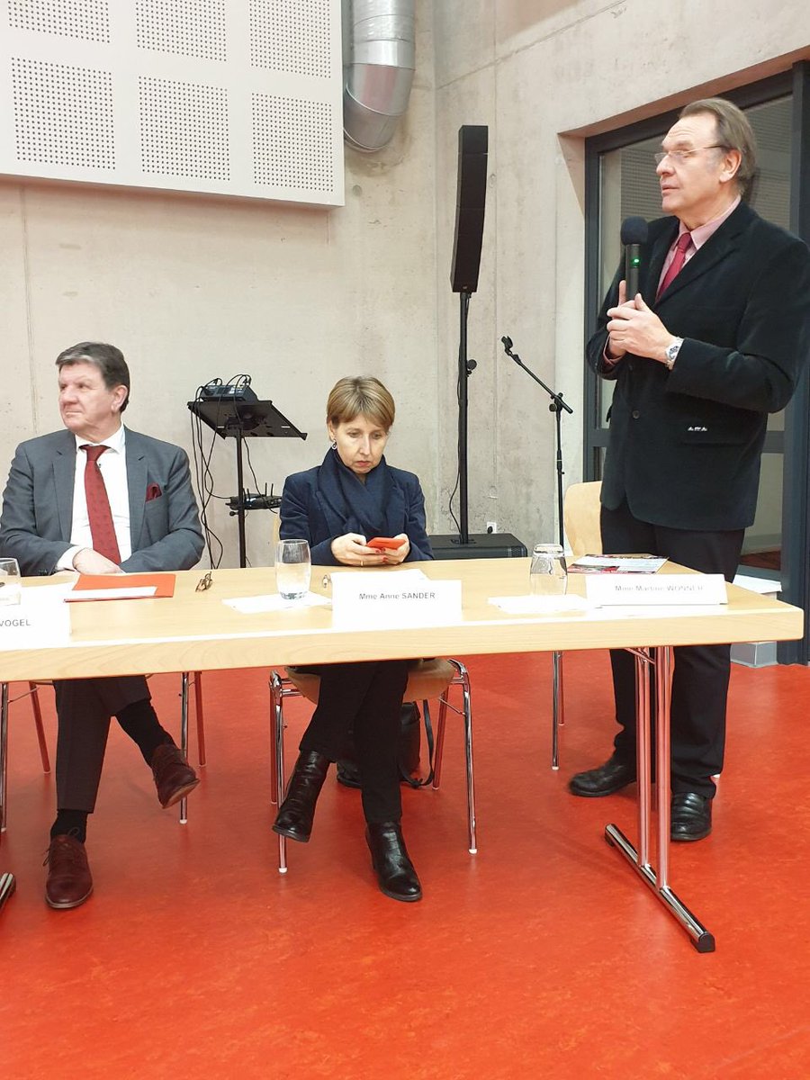 EPLibertes's tweet image. Présente ce soir à l’assemblée générale de l’association des #maires du #Kochersberg et Ackerland dans ma circonscription. A l’aube de cette nouvelle année j’ai tenu à expliquer mon #action de députée mais surtout renouveler mon souhait d’être le relai de leurs #préoccupations !