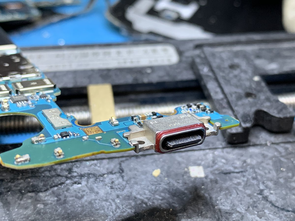 Midleton_IT's tweet image. 🔌 Samsung Port Repair! 🔌

Here we have a Samsung A5 with a super common fault

We ran one jumper and solved the issue!

➡️ MidletonIT.ie ⬅️