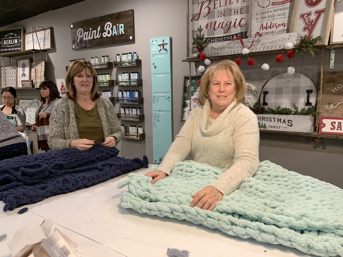 slpoll's tweet photo. #arwathome @arworkshoprochester #createwithhart. Making blankets with friends. https://t.co/OlCJGyf1dc