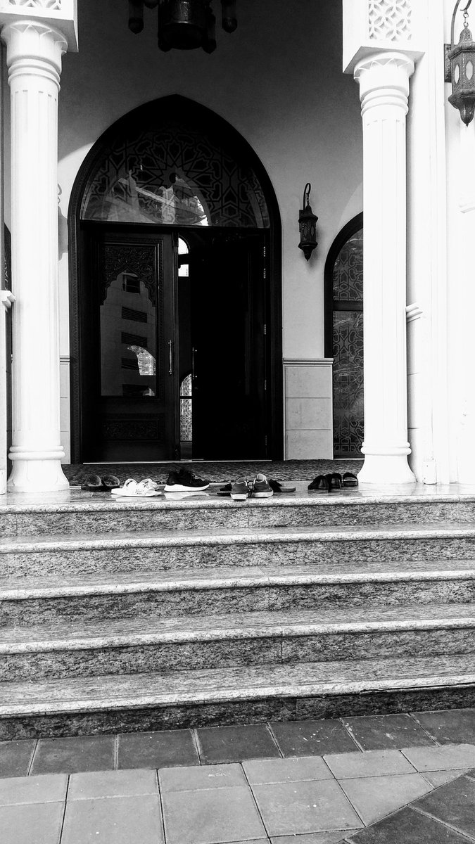 You see black and white when i have millions of grey shades 

#streetphotography #bnwphotography #love #motivational #relationship #travelphotography #travel #MiddleEast #Oman #Dubai #Muscat