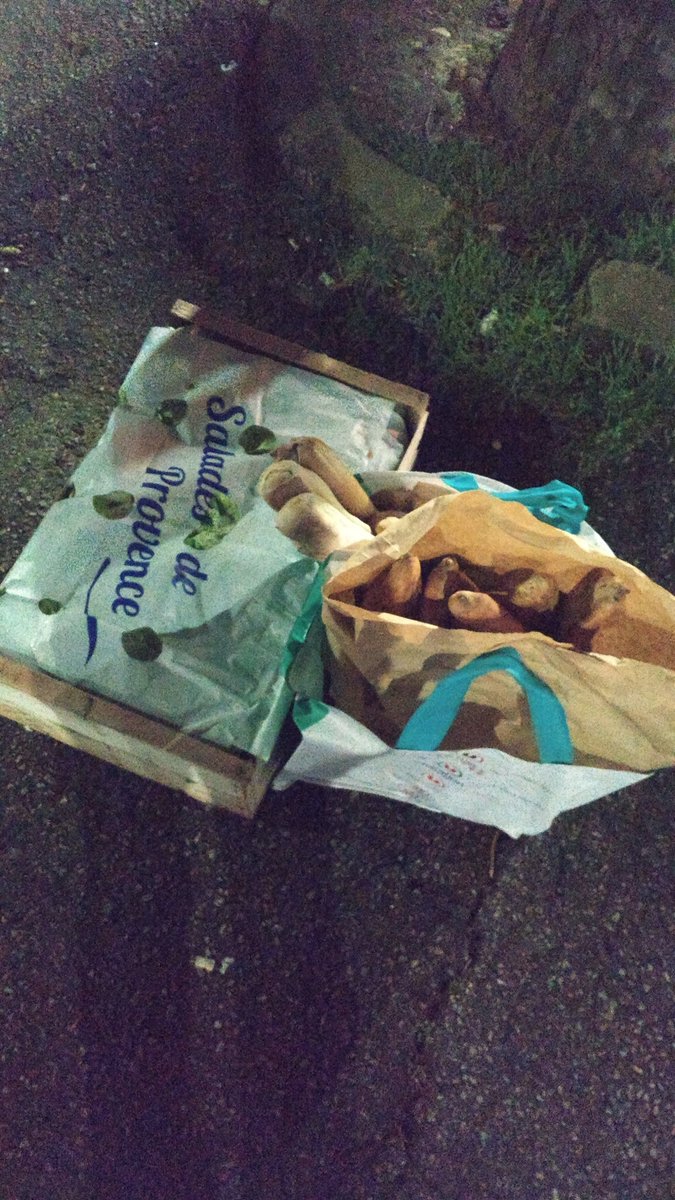 troyangular's tweet photo. Well it may not have showered me in glory today, but my A-level French did at least get the Captain & cook's shopping done.
"J'ai besoin de cinq kilos de laitue."
"Cinq kilos?!" 😱
"Nous sommes de bateau..." 🤷🏻♂️
#shoreleave #alafrance
#5kglettuce #20baguettes #40barsofsoap https://t.co/OEkUdFRfi8