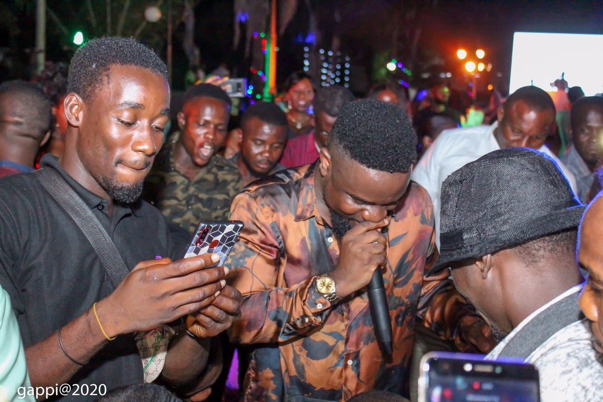 HighestKvng's tweet photo. @sarkodie 🔥🔥🔥. #OsuCastle #31stdec19 #GhcountdownAfrica @TracySarkcess @angeltownbaby @SarkNativesGH @SarkoholicsGH We love u sark 🖤 https://t.co/j3F8hiK9u3
