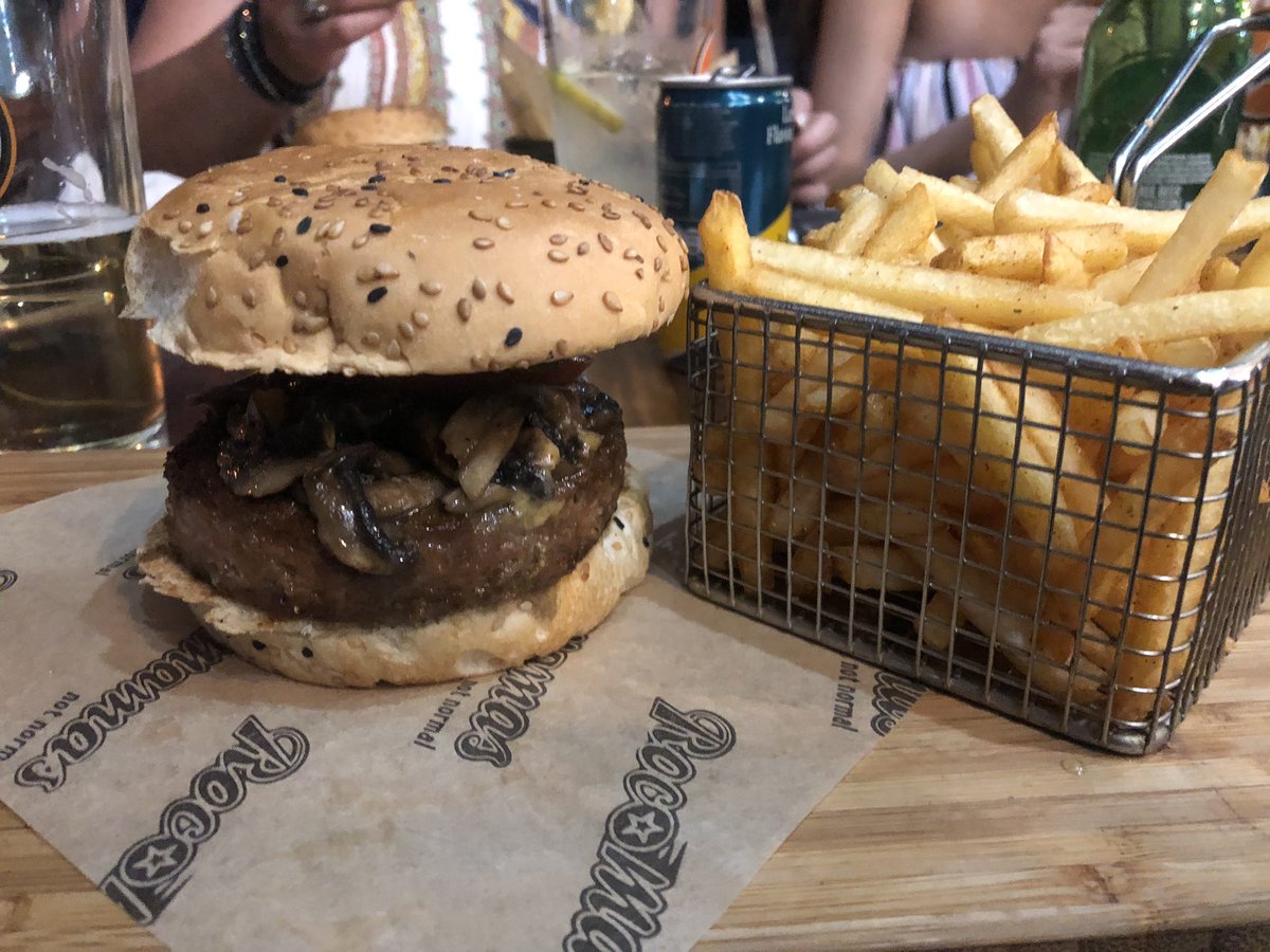 JonssonLeeanne's tweet photo. @rocomamas #Rynfield you outdid yourselves today 👊🏻👊🏻 the food was incredible! Finally experienced the #beyondburger done the right way!!! The service was out of this world... you guys have redeemed yourselves! Thank you! #BigFanAgain #BestBurgers #BestService ❤️❤️❤️ https://t.co/vnnDk1u3fu