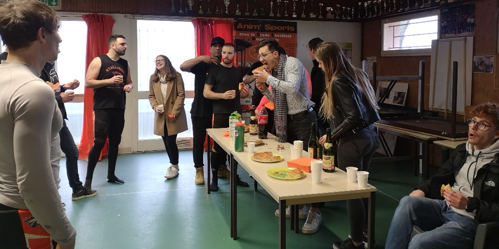 Moment convivial autour de galettes des rois offerte par Agogy pour entendre les voeux du président.

Toute l'équipe ainsi que les bénévoles de la section football américain du SLO vs souhaite une heureuse année 2020.

Let's Go Stallions 
#laval #mcommemayenne #footballamericain