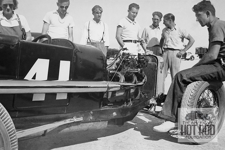 AmerHotRodFdn's tweet photo. 𝐏𝐇𝐎𝐓𝐎 𝐎𝐅 𝐓𝐇𝐄 𝐃𝐀𝐘
𝚂𝚊𝚝𝚞𝚛𝚍𝚊𝚢, 𝙹𝚊𝚗 𝟺, 𝟸𝟶𝟸𝟶
This September 22, 1935 shot taken at #Muroc shows Vince Podurgiel’s Cragar headed Ford-four powered Modified from Bell, California. (MLC_093) https://t.co/wDsbKvi04Z