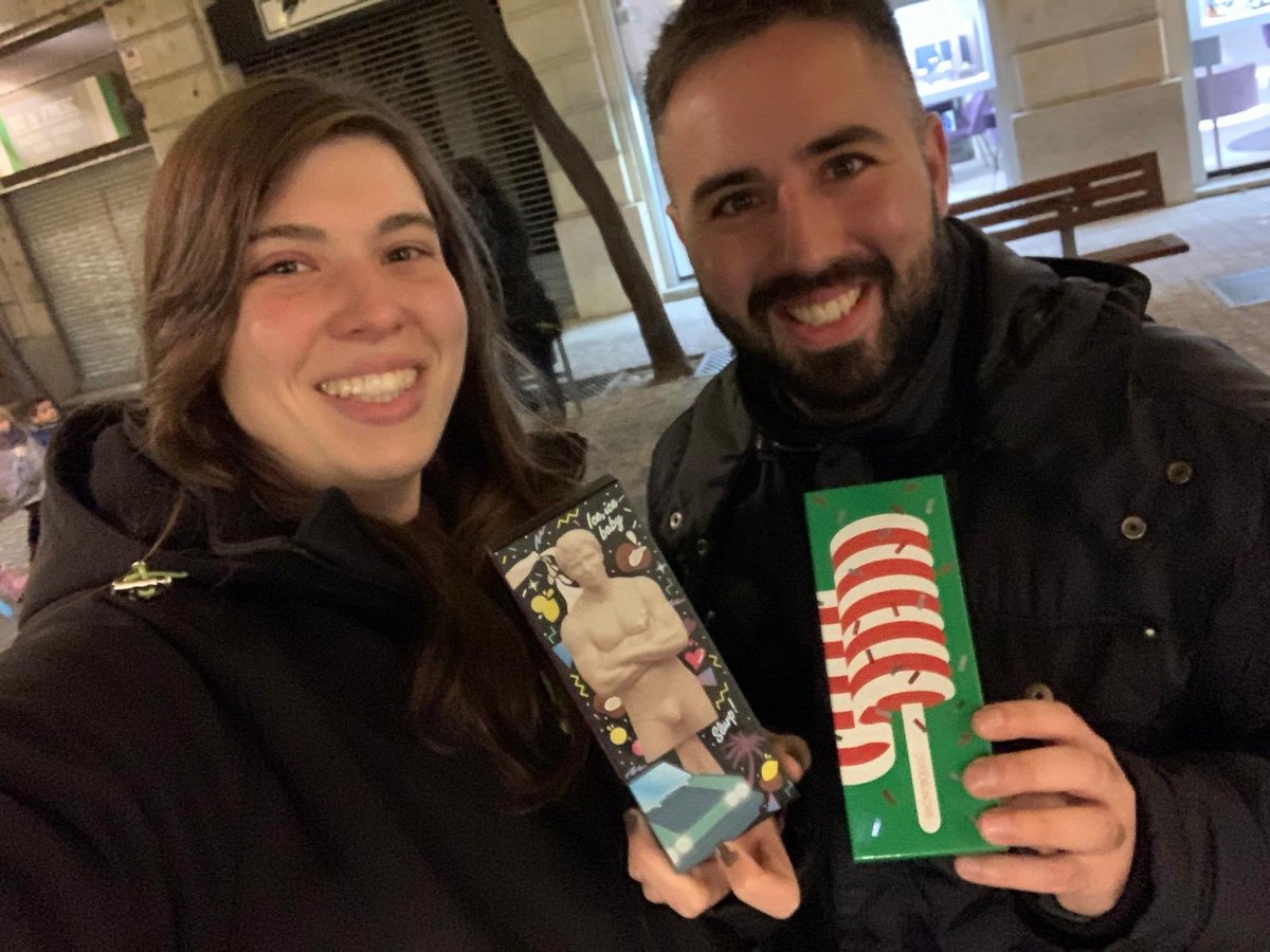 marcal_arumi's tweet photo. Una tarda genial amb @Kandins92 i disfrutant de uns gelats del @RRRocambolesc #deprimera #velencoco #gelat 🍦 https://t.co/kSOv6cl2Mm