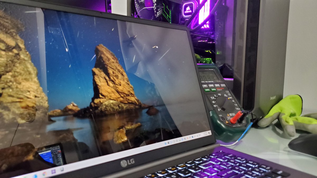 punx223's tweet photo. While some of my friends are off to #CES2020 I am in my lab beating on some @bequietofficial and @CORSAIR hardware. ;)
New reviews coming soon to @TweakTown.
#BeQuiet #PureBase500 #GamingPC #review #TweakTown #ComingSoon #LGGram15 https://t.co/DATnomd5vn