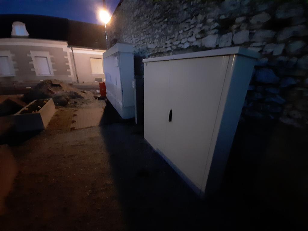 DrumSlayers's tweet photo. Oh, une #PMZ @valdeloirefibre sur la commune de Thenay (41), à côté d'un NRA MeD.
Ça commence à déployer dans les campagnes du Loir-Et-Cher, ça fait plaisir.
Mais où sont les NROs?
#fibre #thd #tdf #vdlf #campagne https://t.co/VLpJOe5RRK