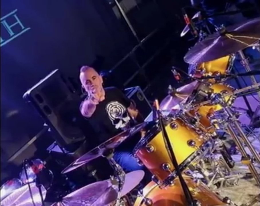 Sym246's tweet photo. MICHAEL ROMEO - Djinn (great drum playthrough by John Macaluso 👊💥)
Epic and mind blowing!!! 
🤘🖤🤘
https://t.co/YQi3z16E25

#MichaelRomeo #johnmacaluso #metal #Castellanometal #drums #playthrough https://t.co/mHYSe1pbx6