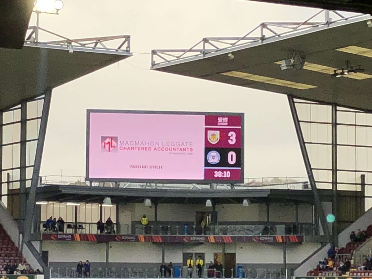 Projekt_haus's tweet photo. @BurnleyOfficial today with Burnley’s premier accountant @rwr73uk from MacMahon Leggate #FACup https://t.co/BbzlO3wuSg