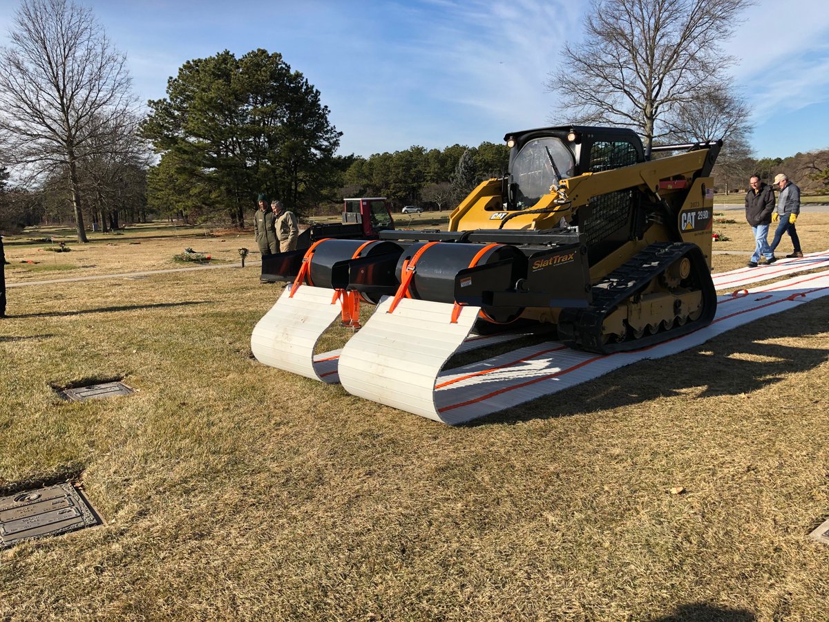 SlatTraxs's tweet photo. laid out 100' of 42" dual track SlatTrax in 2 minutes. How much plywood did your crew get out? Save your back get some SlatTrax! #SlatTrax #GroundProtection #GroundMat https://t.co/C4hsfWjJOO