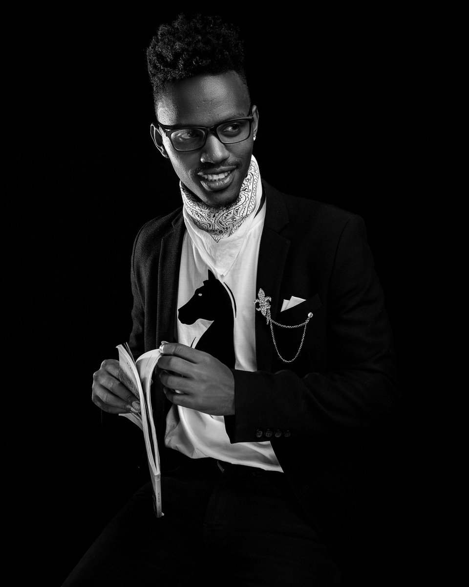 Gwiza_Artist's tweet photo. Stylist : @ShinyAbdallah
Bland : Mr Endowed
On shatter: @Gwiza_Artist
Assistant : @ishimwe_07
Studio: @PortraitRwanda 

————————————————————-
#voguemagazine #madeinrwanda🇷🇼  #pursuitofportraits #fashionista #Monochrome #portraitrwanda #fashionable #Vogueeko #Endowed https://t.co/lVtajVWAnm