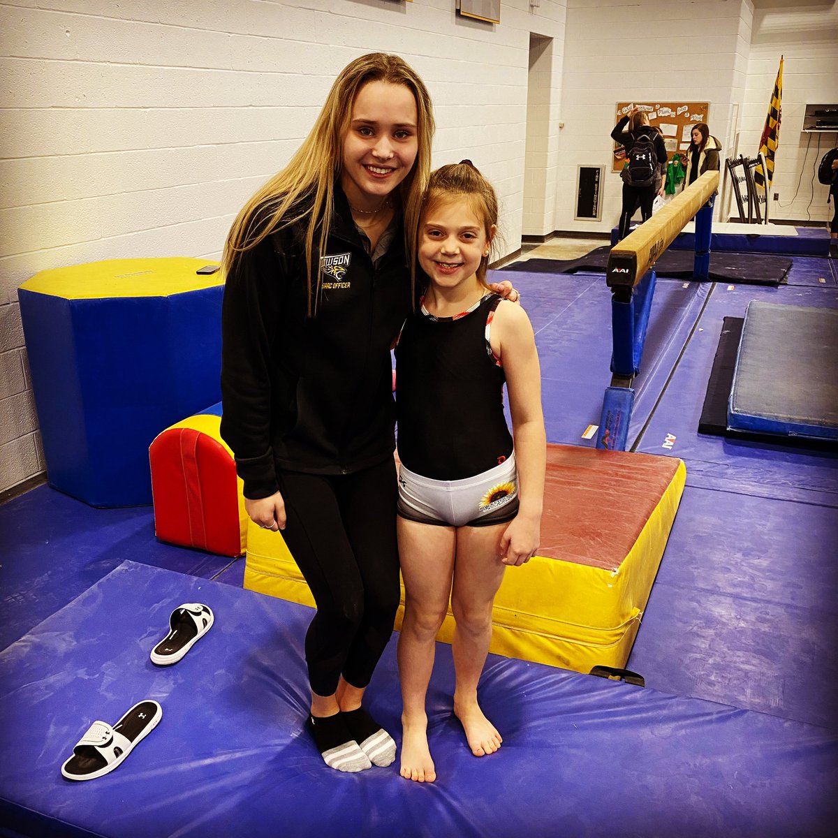 BLSnyderRN's tweet photo. @oliviamlubarsky Thank you for being such an awesome role model! The world needs more of you! 💛🖤 @ownyourroar #TUProud @Towson_GYM @TowsonU https://t.co/xVJVWRhSXq