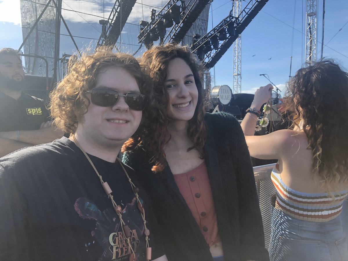 b_tee_'s tweet photo. @FrankiLoveMusic @GretaVanFleet https://t.co/QQSbgjvZJ7
