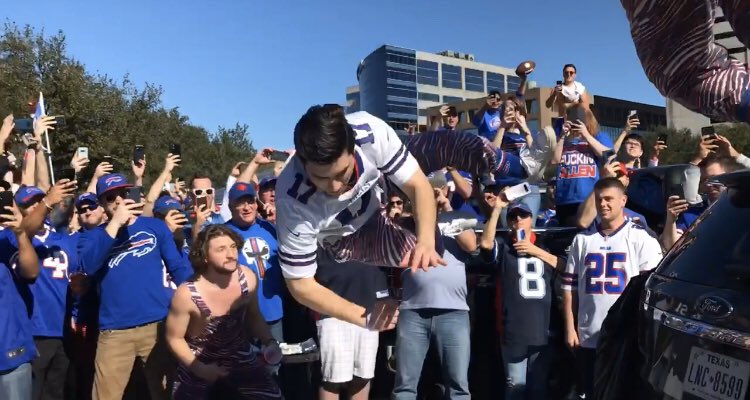 ToddJClausen's tweet image. Undefeated at tailgating #GoBills #BufvsHou #BillsMafis