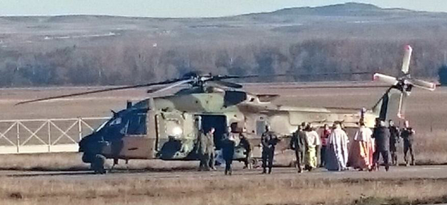EjercitoTierra's tweet photo. #Buenasnoches El Batallón Helicópteros Maniobra III #Logroño (Fuerzas Aeromoviles #EjércitodeTierra #FAMET), un año más traerá a los #ReyesMagos. Llegarán en #helicóptero al campo de fútbol de Las Gaunas donde esperarán 16.000 personas. ¡No te lo pierdas! @AytoLogrono https://t.co/Xl0xFwmOYr
