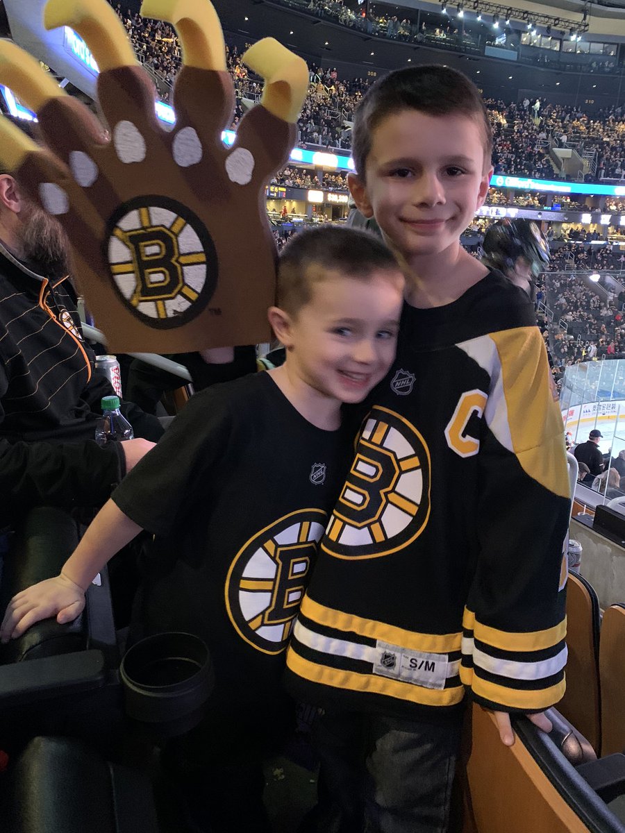 lynchchristinem's tweet photo. #NHLBruins https://t.co/j4un1nBdKR