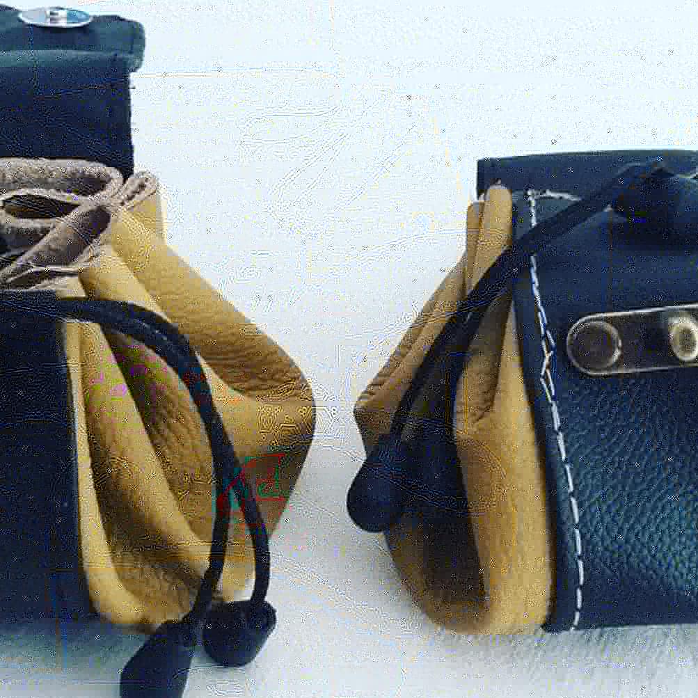 MochilasChasm's tweet photo. Nuestra nueva bolsa "Karina", en 2 presentaciones, lleva hasta 40 dados en un estilo medieval-vintage!! Próximamente en https://t.co/KZNRBYkN0i / Our latest dice bag carries 40 dice in a medieval style pouch! https://t.co/ZqJpteOvlK